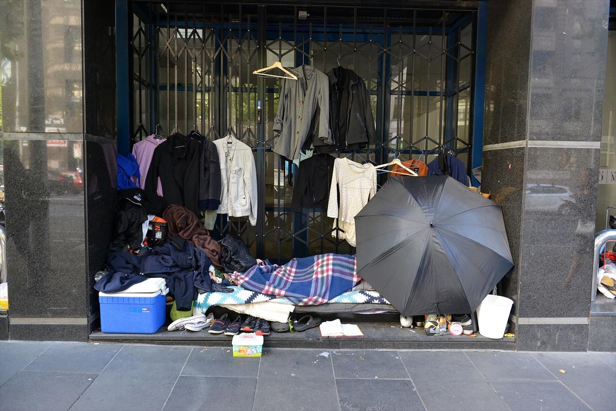 Melbourne’de evsizler sokaklara geri döndü
