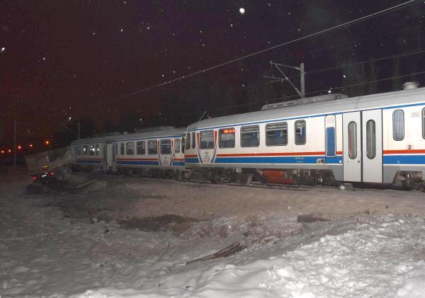 Kütahya'da raybüs TIR'a çarptı: 1 ölü 11 yaralı