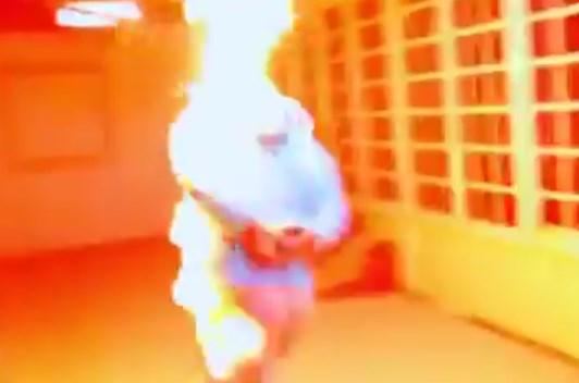 Sunucu canlı yayında konuğunu yaktı