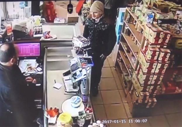 Kendilerini asker olarak tanıtıp esnafı soymak istediler