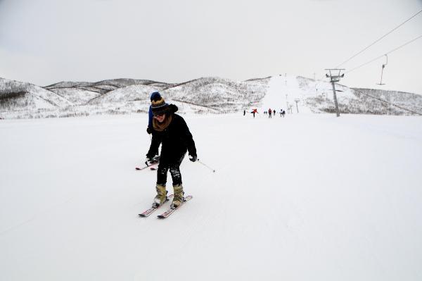 Komünist Partili Başkan ve Ovacıklılar'ın kayak keyfi