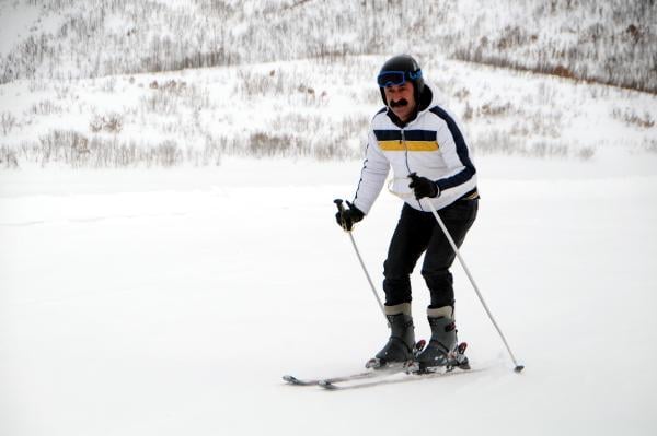 Komünist Partili Başkan ve Ovacıklılar'ın kayak keyfi