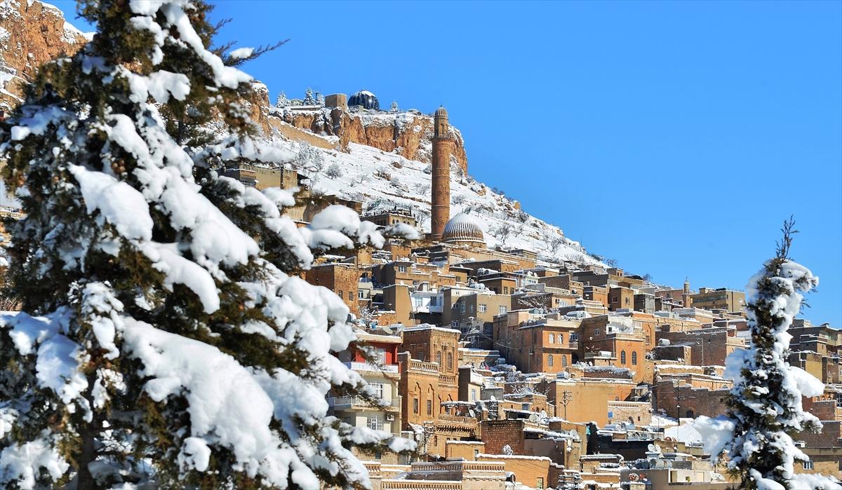 Mardin'e kar beyazı çok yakıştı