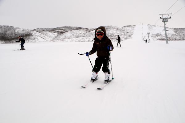 Komünist Partili Başkan ve Ovacıklılar'ın kayak keyfi
