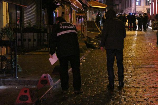 Beyoğlu’nda silahlı çatışma: 1’i polis 4 yaralı