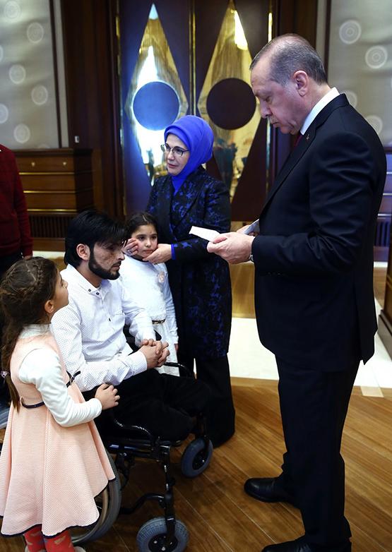 Erdoğan, Suriyeli Gözyaşı ve ailesini kabul etti