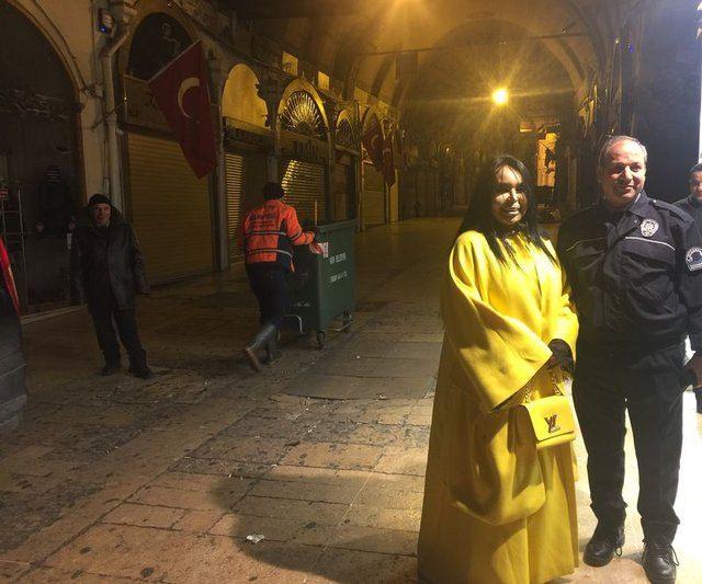 Bülent Ersoy gece yarısı Kapalı Çarşı'yı açtırdı