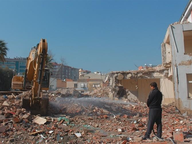 Eski hastaneler yıkılmaya başlandı