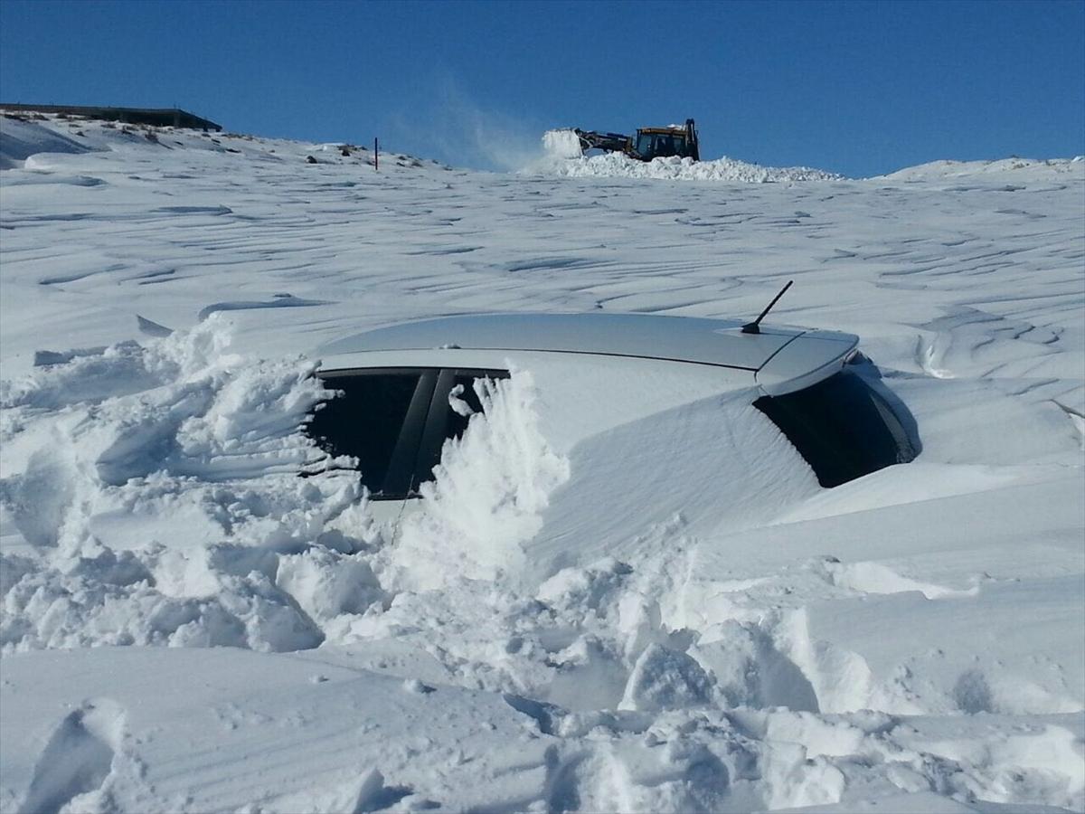 Karda 14 saat mahsur kaldılar