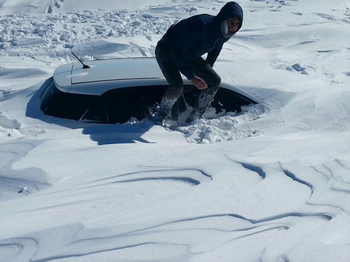 Karda 14 saat mahsur kaldılar