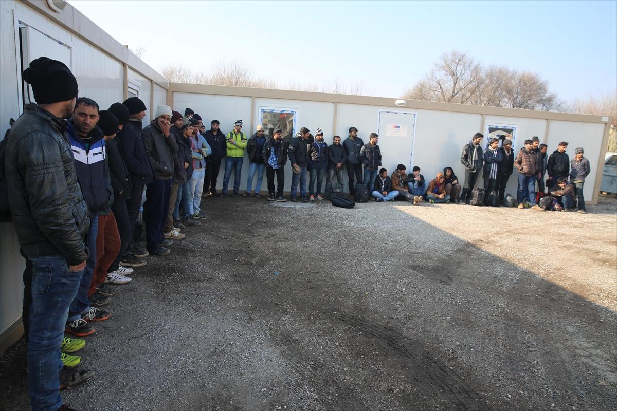 Yunanistan kaçak göçmenleri Türk sınırına bıraktı