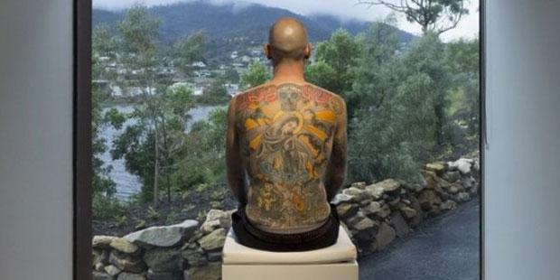 Ölene kadar sırtını sergileyecek