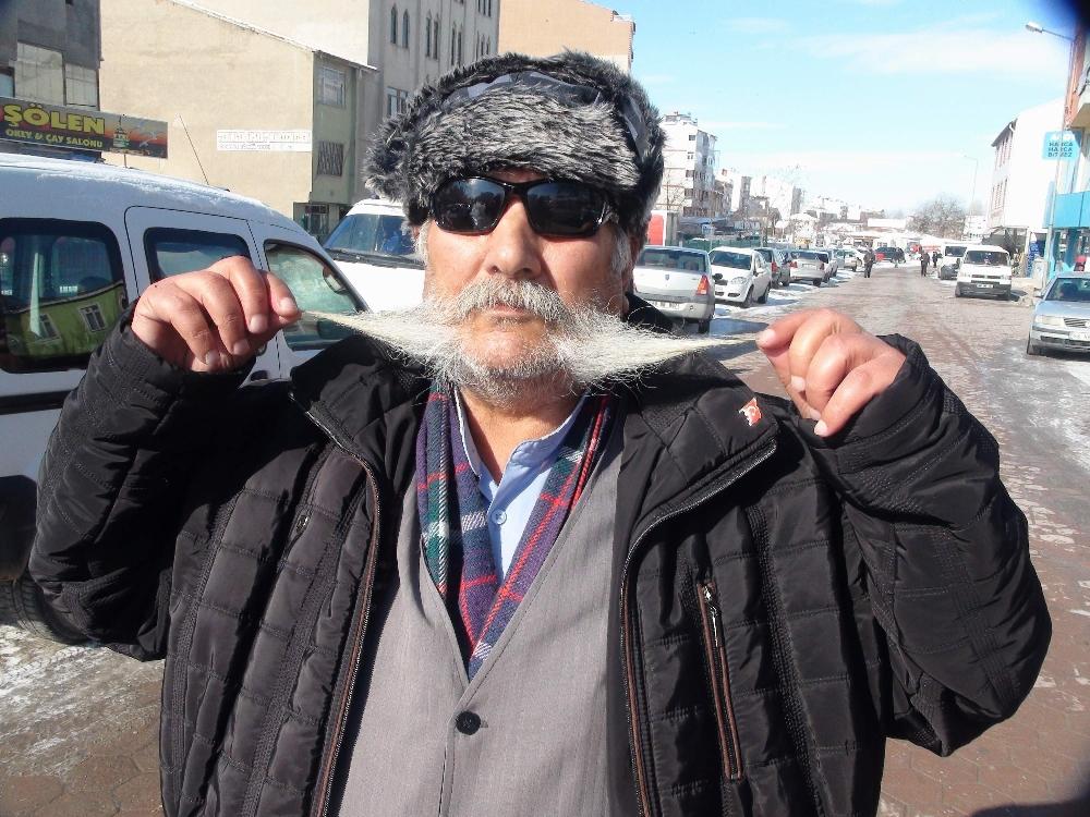 Yozgatlı pala dayının bıyıkları 46 santimetre