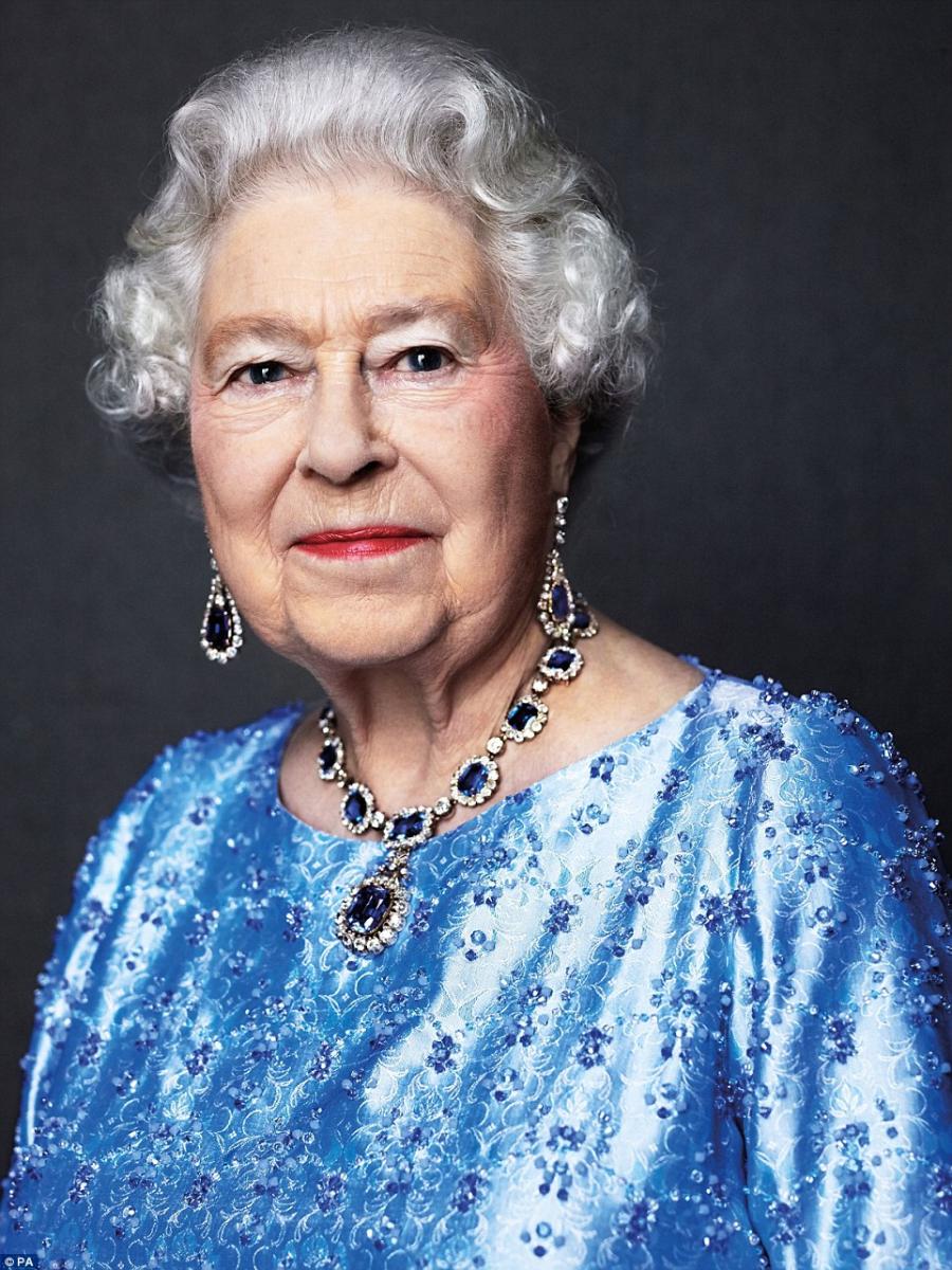 Kraliçe Elizabeth'in tahttaki 65. yılı