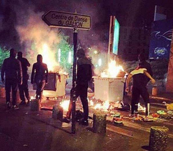 Coplu tecavüzcü Fransız polisleri protesto edildi