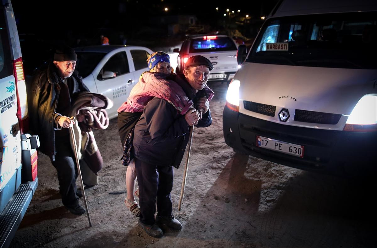 Çanakkale'deki deprem anı kameralarda