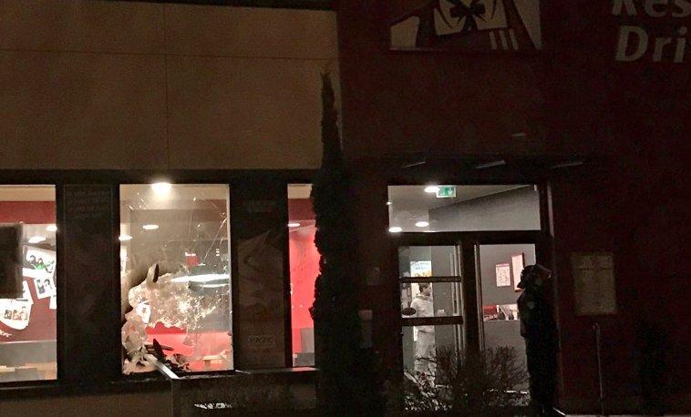 Coplu tecavüzcü Fransız polisleri protesto edildi