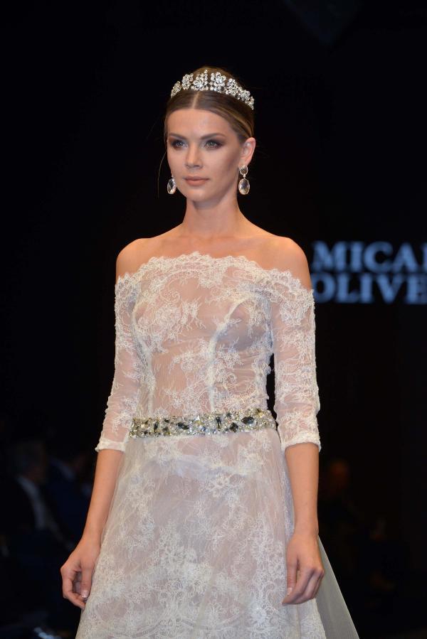 İzmir'de transparan gelinlik fuarı