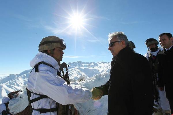 Hakkari Valisi Toprak'tan Hudut Kartallarına ziyaret