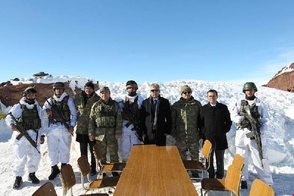 Hakkari Valisi Toprak'tan Hudut Kartallarına ziyaret