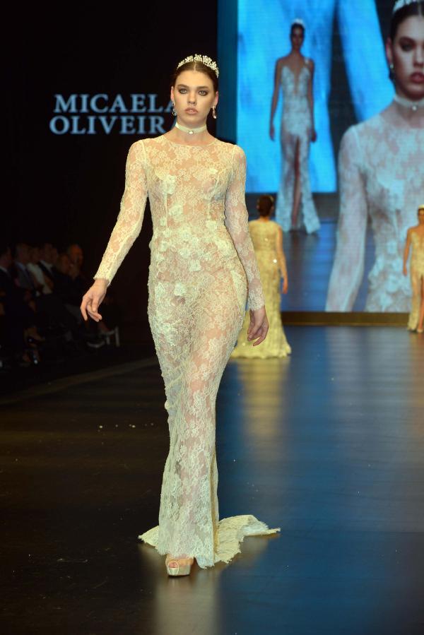 İzmir'de transparan gelinlik fuarı