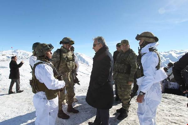 Hakkari Valisi Toprak'tan Hudut Kartallarına ziyaret