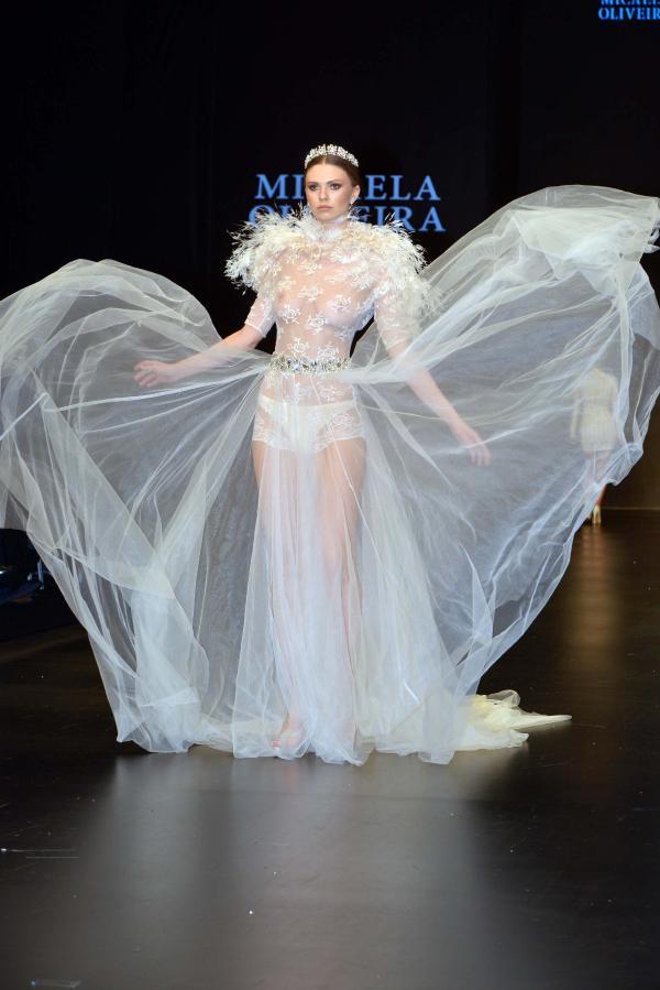 İzmir'de transparan gelinlik fuarı