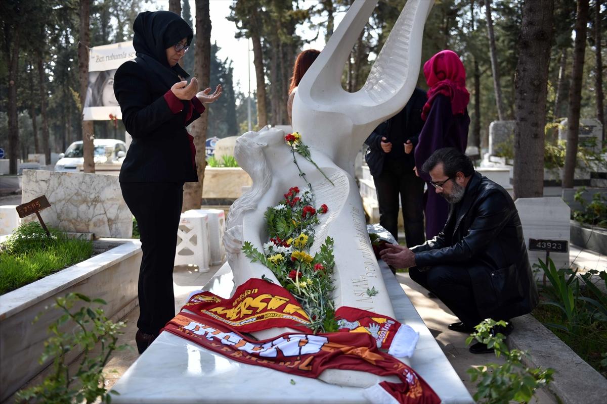 Özgecan Aslan mezarı başında anıldı