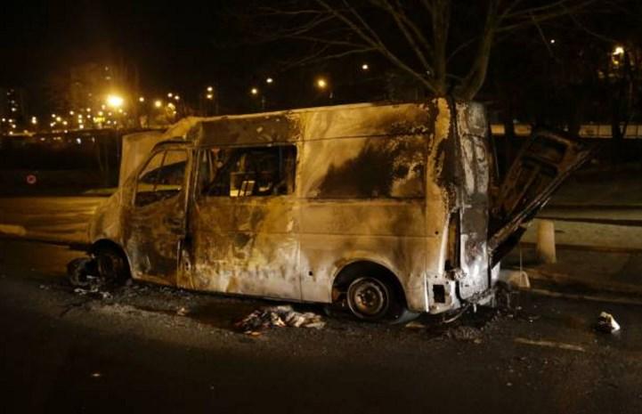 Fransa’da coplu tecavüz protestosu