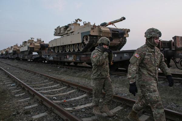 ABD tankları Karadeniz kıyısındaki üste