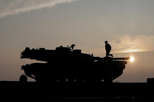 ABD tankları Karadeniz kıyısındaki üste