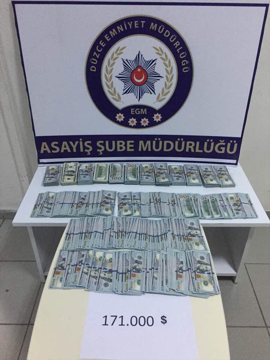 FETÖ dolandırıcısı paralarla yakalandı