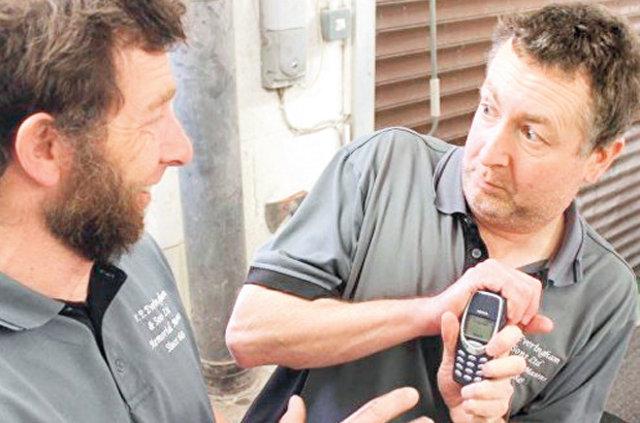 17 yıldır kullandığı 3310'dan vazgeçmiyor