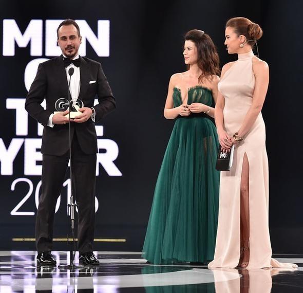 Beren Saat'in çok konuşulan elbisesi çakma çıktı