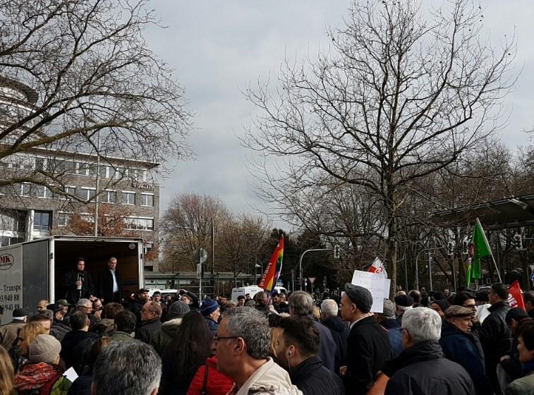 Almanya'da referandum karşıtlarından 'hayır' protestosu