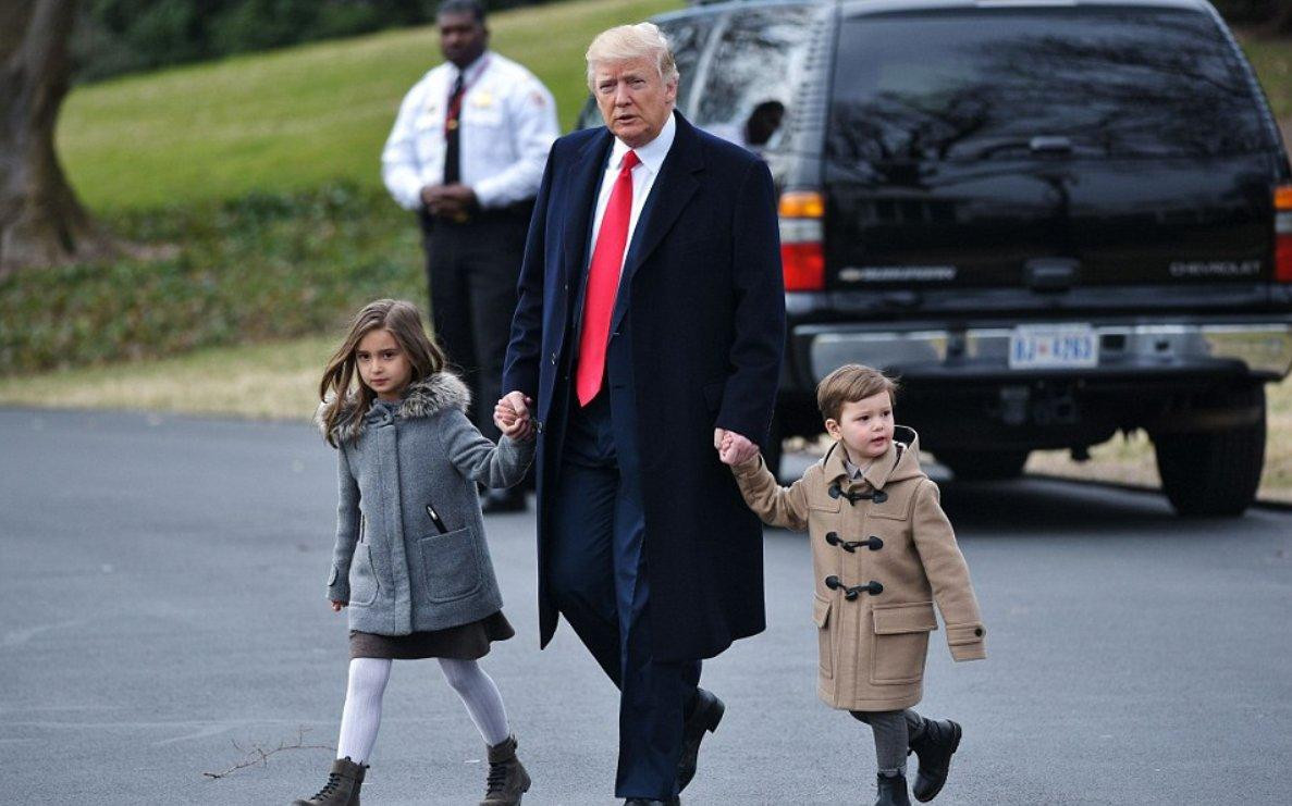 Trump torunlarıyla vakit geçirdi