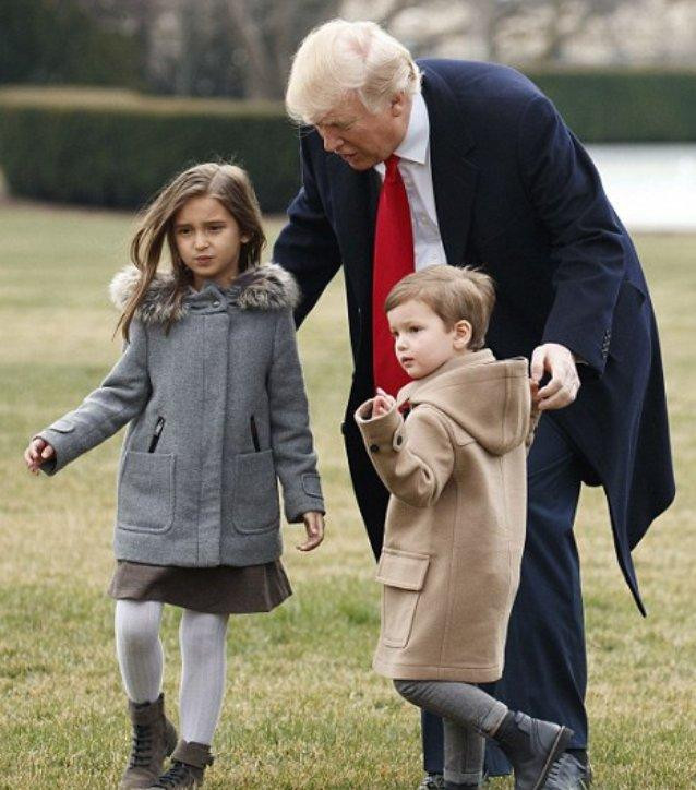 Trump torunlarıyla vakit geçirdi