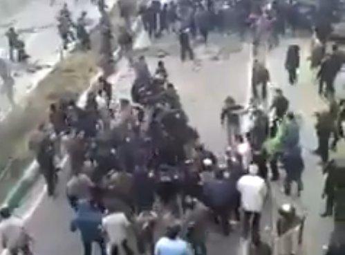 İran'da sokaklar karıştı