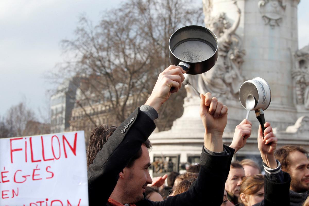 Paris'te Fillon protestosu