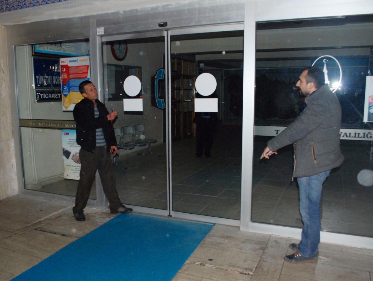 Kütahya’da valilik önünde intihar girişimi