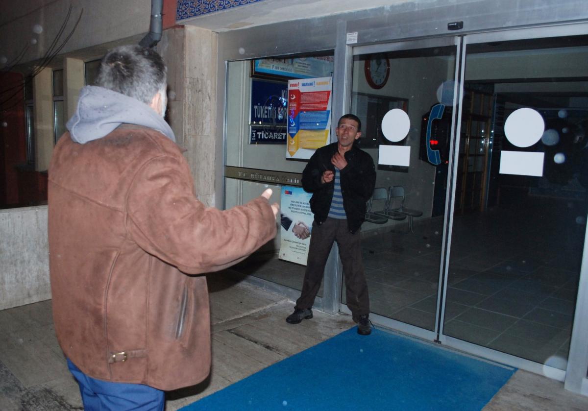 Kütahya’da valilik önünde intihar girişimi