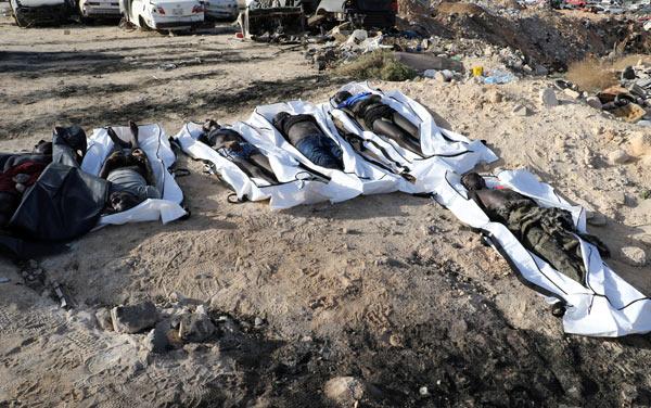 Libya'da göçmen cesetleri kıyıya vurdu