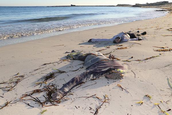 Libya'da göçmen cesetleri kıyıya vurdu