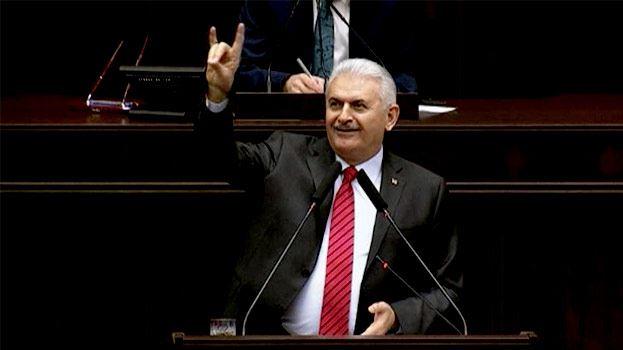 Binali Yıldırım Bozkurt işaretini anlattı