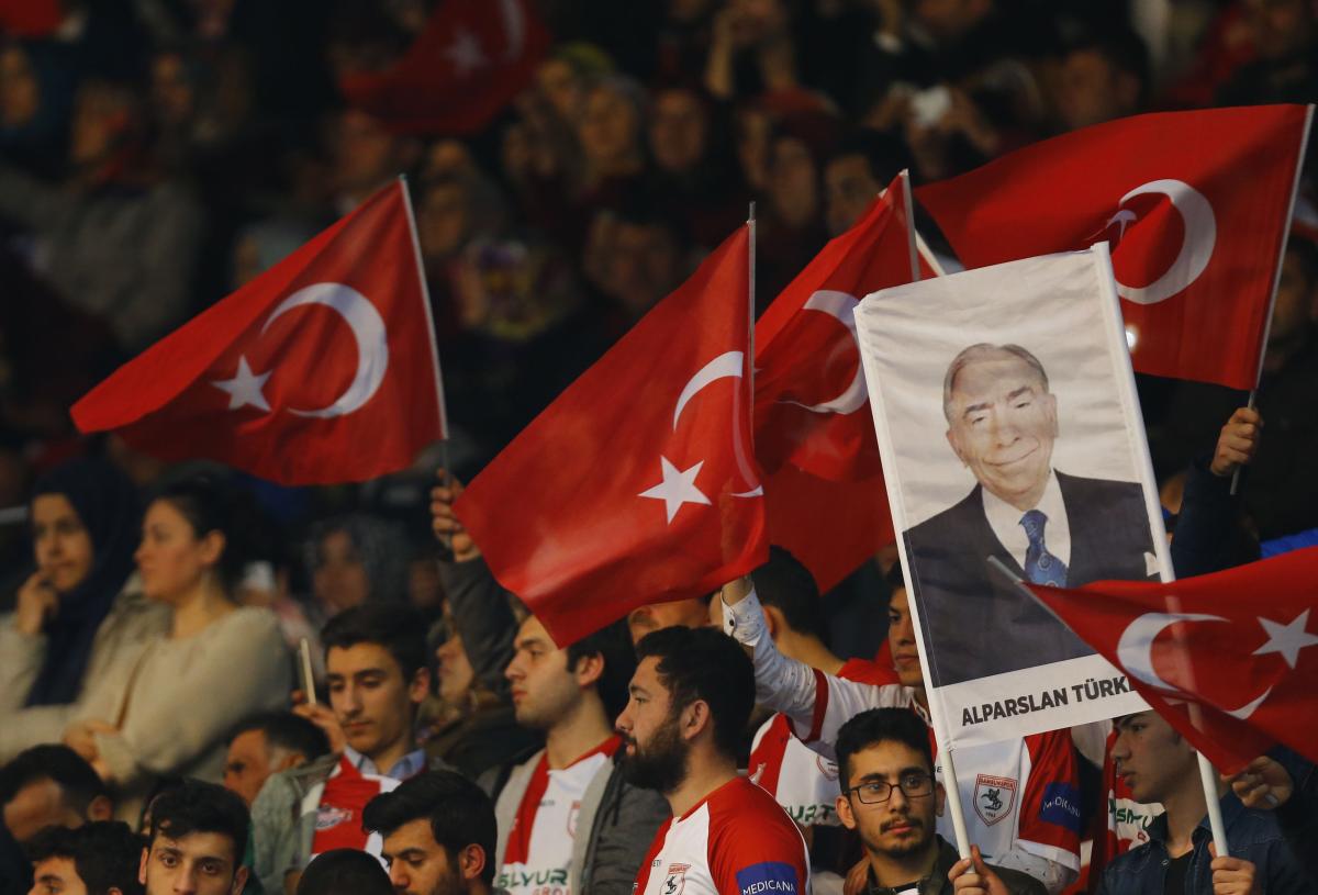 Milliyetçiler AK Parti'nin kampanyasında buluştu