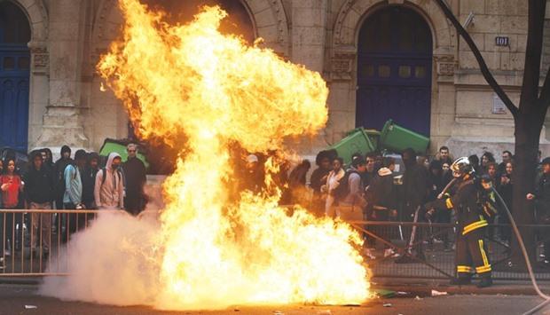 Fransa'da polislerle göstericiler çatıştı