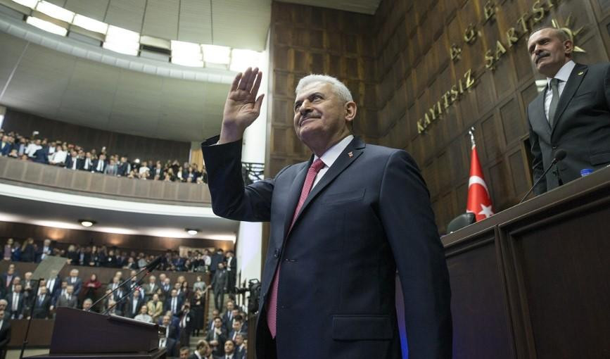 Binali Yıldırım'dan Kürdistan bayrağı açıklaması