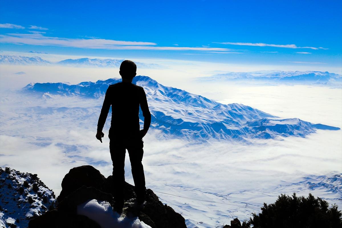 Nahçivan'da kartpostallık sis bulutu