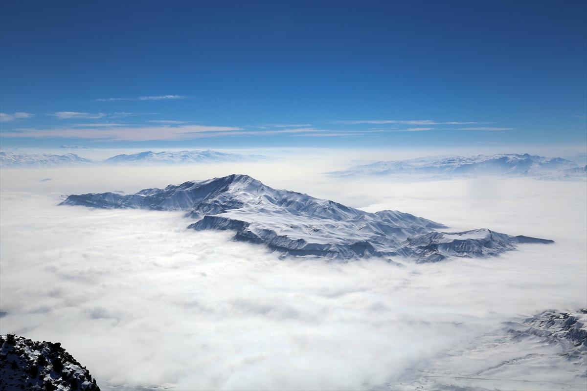 Nahçivan'da kartpostallık sis bulutu