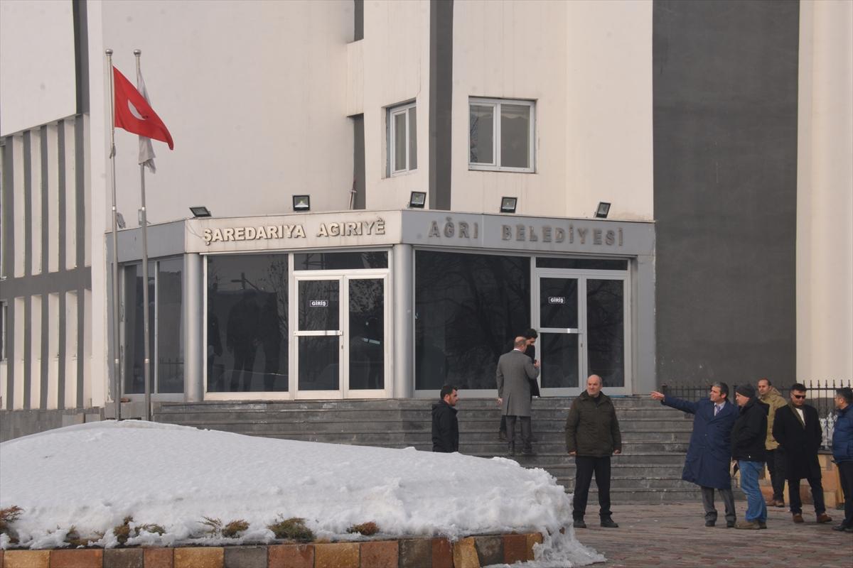 Sırrı Sakık görevden alındı